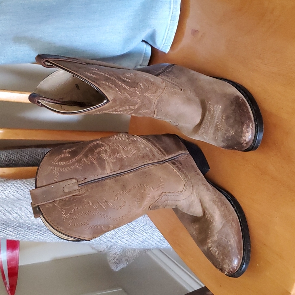 Kids cowboy boots size 1.5